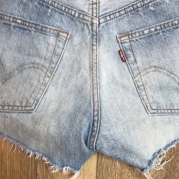 Levi’s Light Wash Jean Shorts Size 26 - Picture 6 of 6